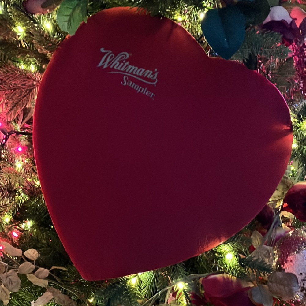 SET of 4 Heart Shaped Valentine Chocolate Boxes - Picture 4 of 7